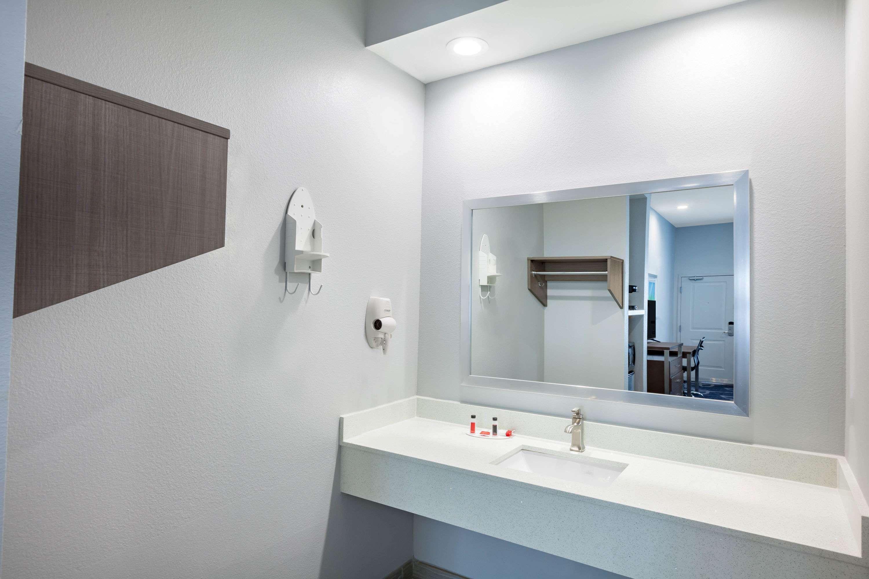 Baymont By Wyndham Houston Hobby Airport Hotell Exteriör bild
