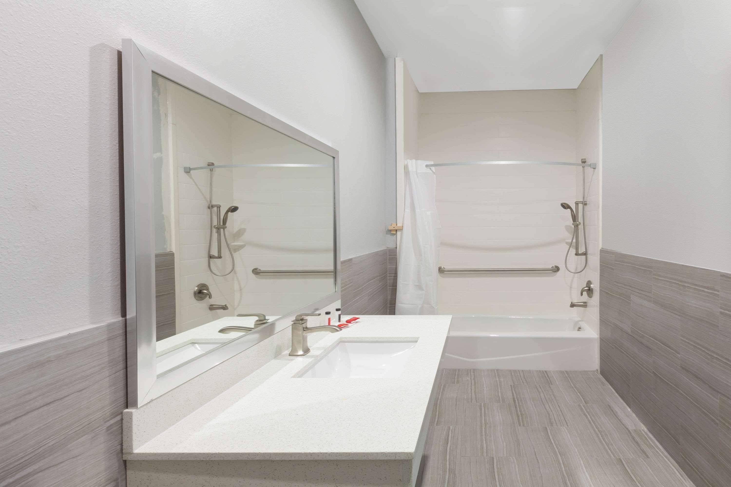 Baymont By Wyndham Houston Hobby Airport Hotell Exteriör bild